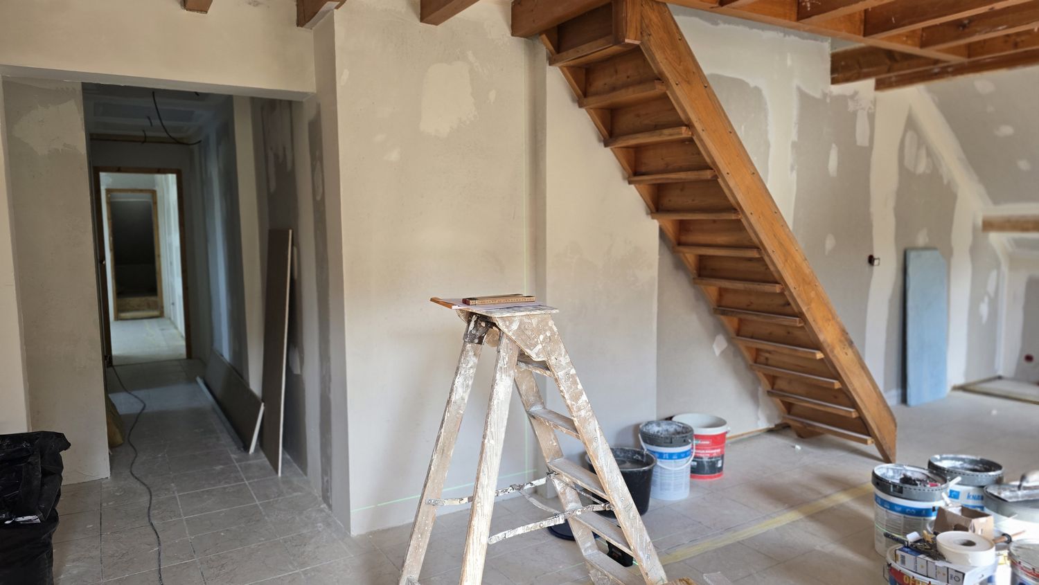 Espace sous escalier avant